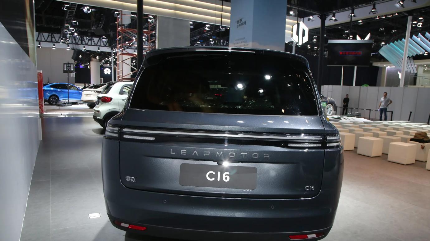 有了大五座版本，零跑C16依然走亲民路线，选增程还是纯电？