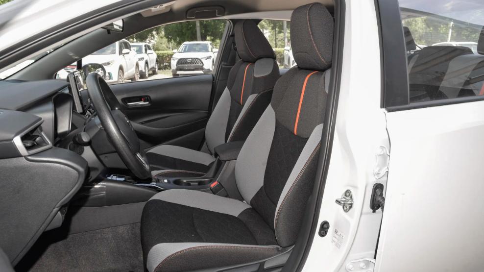 感受合资家轿的魅力，卡罗拉务实可靠，这么多配置该如何选择