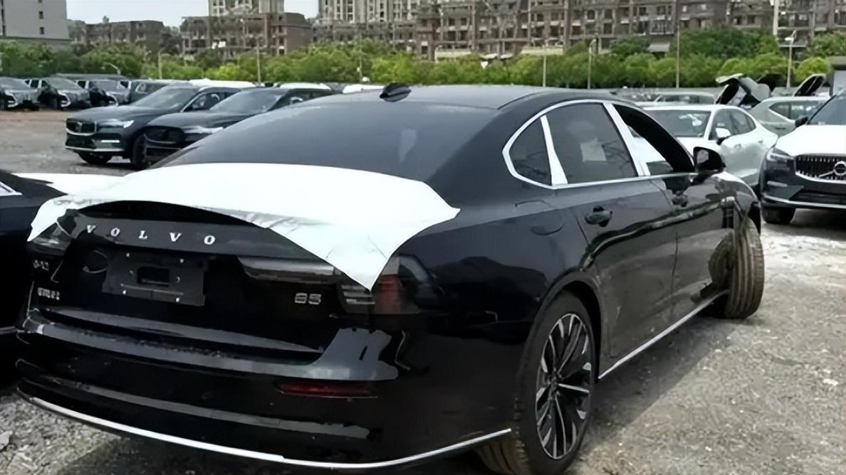 新款S90设计又变！尾灯终成T型雷神锤，牌照框上移是创新还是败笔