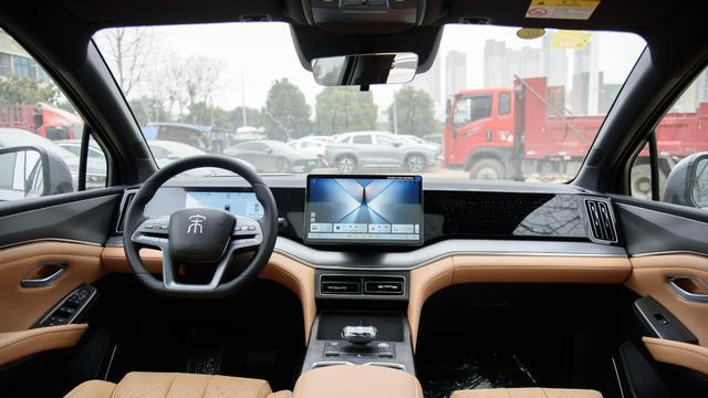 零跑C10与宋L DM对比，同样是14万左右，谁更值得购买？