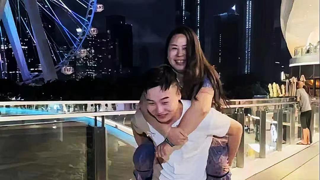 27岁退伍小伙与47岁女房东喜结连理，深圳多套房产归其名下，人生就此改变？