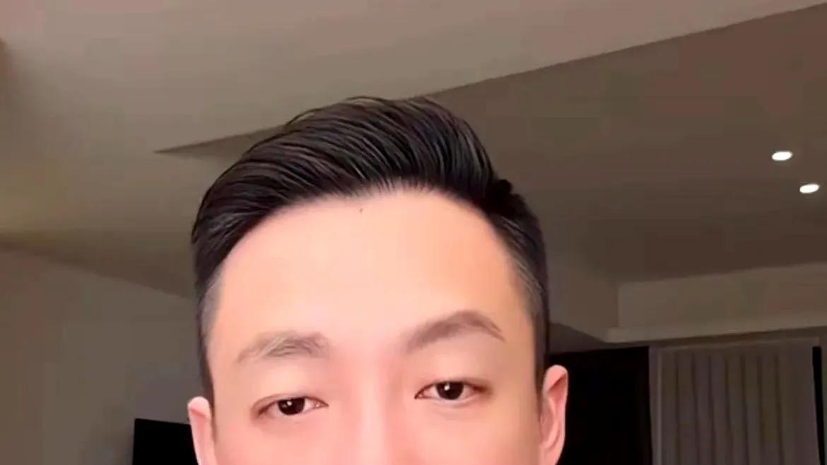 汪小菲感叹后妈难当



20多岁当后妈？想想都窒息！汪小菲最近直播叹气，说马筱