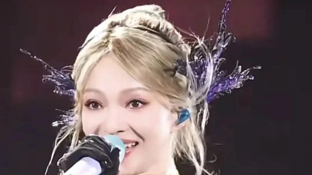 内娱歌手出场费大洗牌！500万顶流名单曝光，老牌歌唱家竟垫底