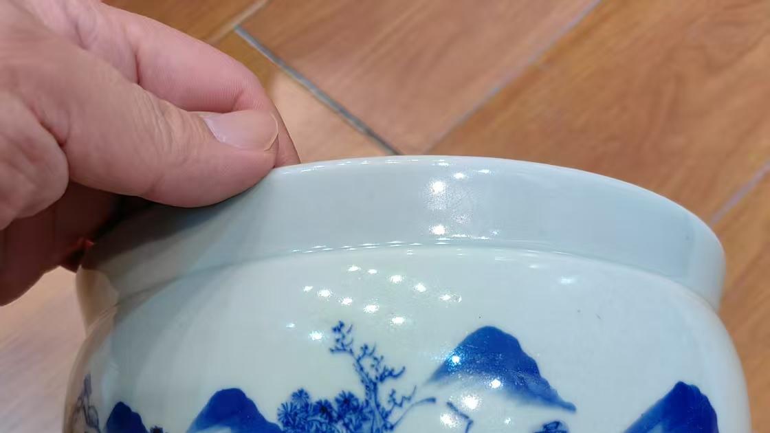 其中“青花山水亭台人物纹文房案缸”是这一时期的典型代表。