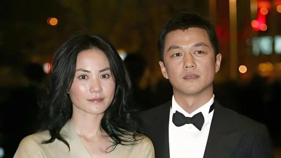 从满足周迅所有幻想到欠债离婚，李亚鹏到底在追求什么？