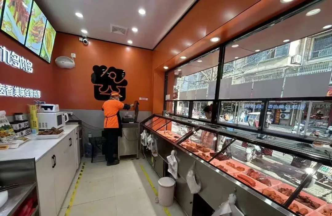 主打“家庭卤味”！九多肉多拿捏中年消费者狂开1900家门店？