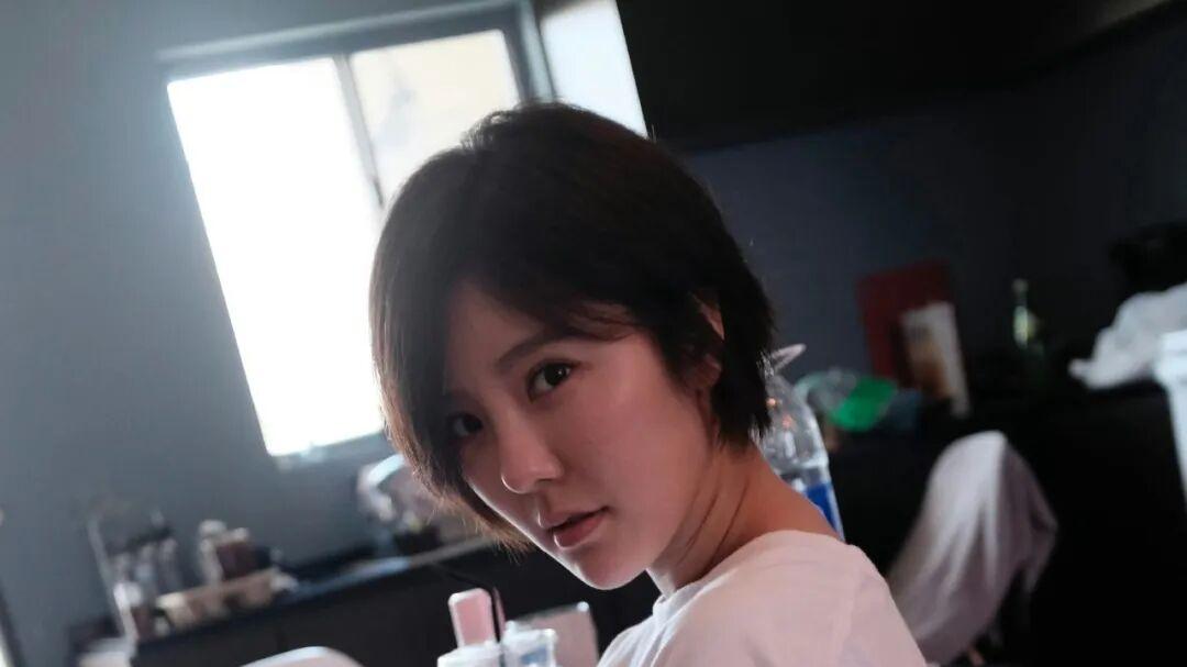 赵奕欢青春期女神 可爱光脚丫