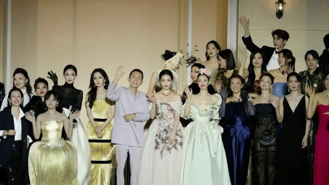 抢C位“被退圈”，钟楚曦到底冤不冤？