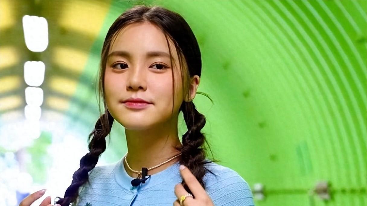 姚焯菲与李克勤长子李立仁纽约传绯闻，学霸星二代互动甜蜜引猜测