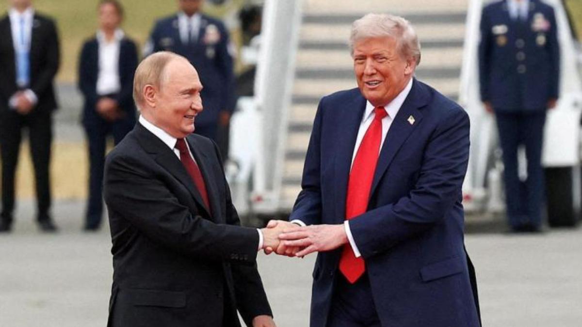 年度记者会普京摊牌，盛赞特朗普并肯定中国，一句话定调三国格局