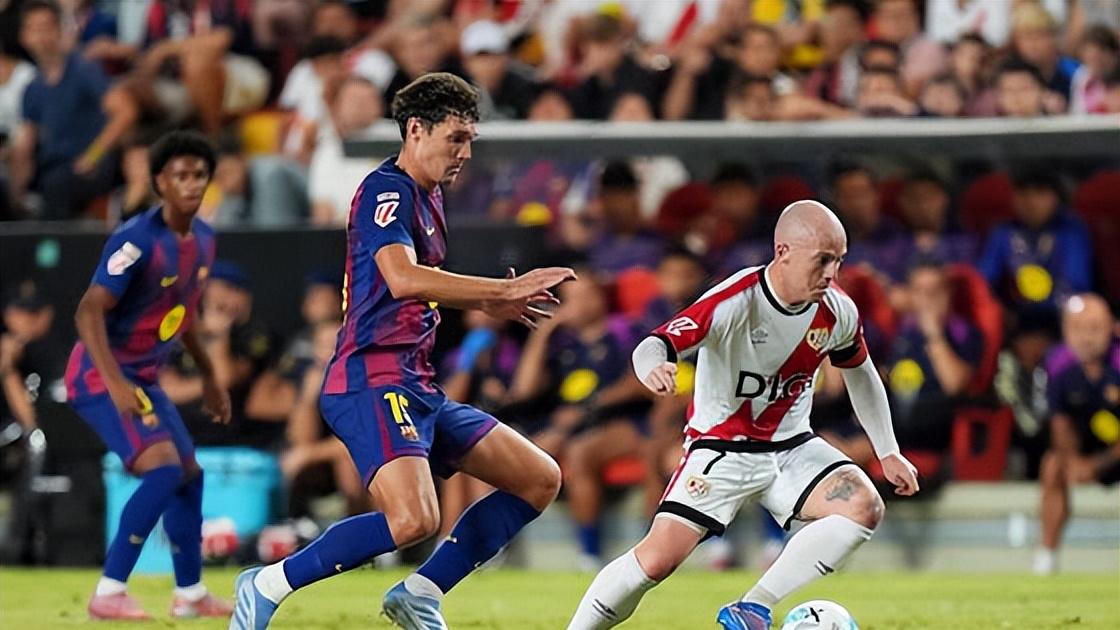 巴萨后防再遭重创：克里斯滕森训练受伤，无缘客战比利亚雷亚尔