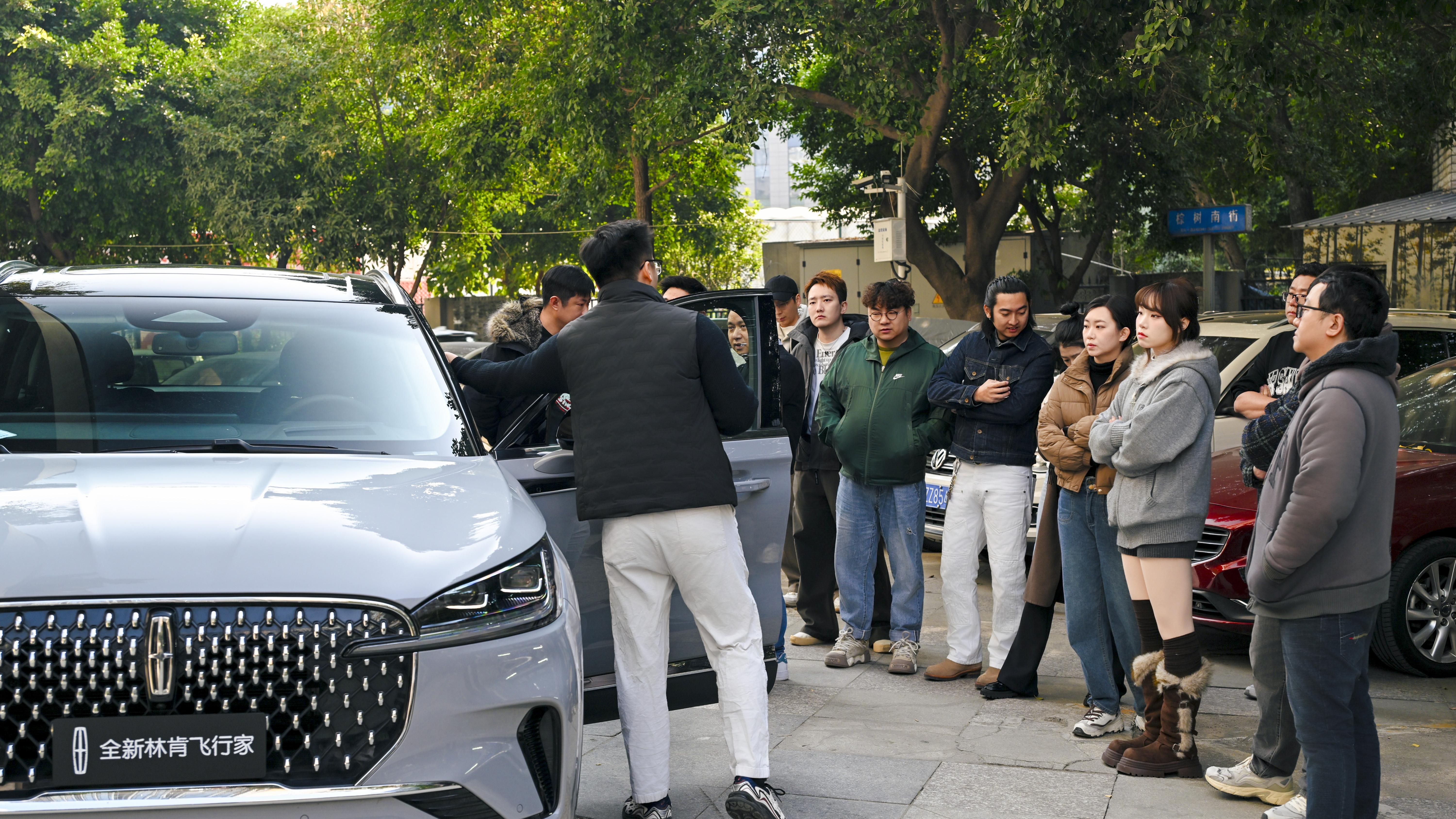 成都街头遇 “同款”，林肯飞行家的惊喜不止豪华