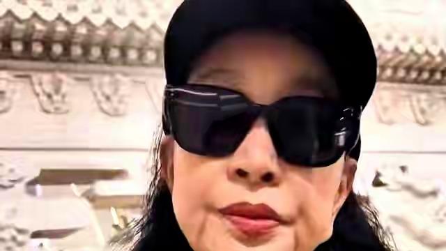 “演员，年龄75”娱乐圈最真实的微博简介，刘奶奶用素颜征服观众