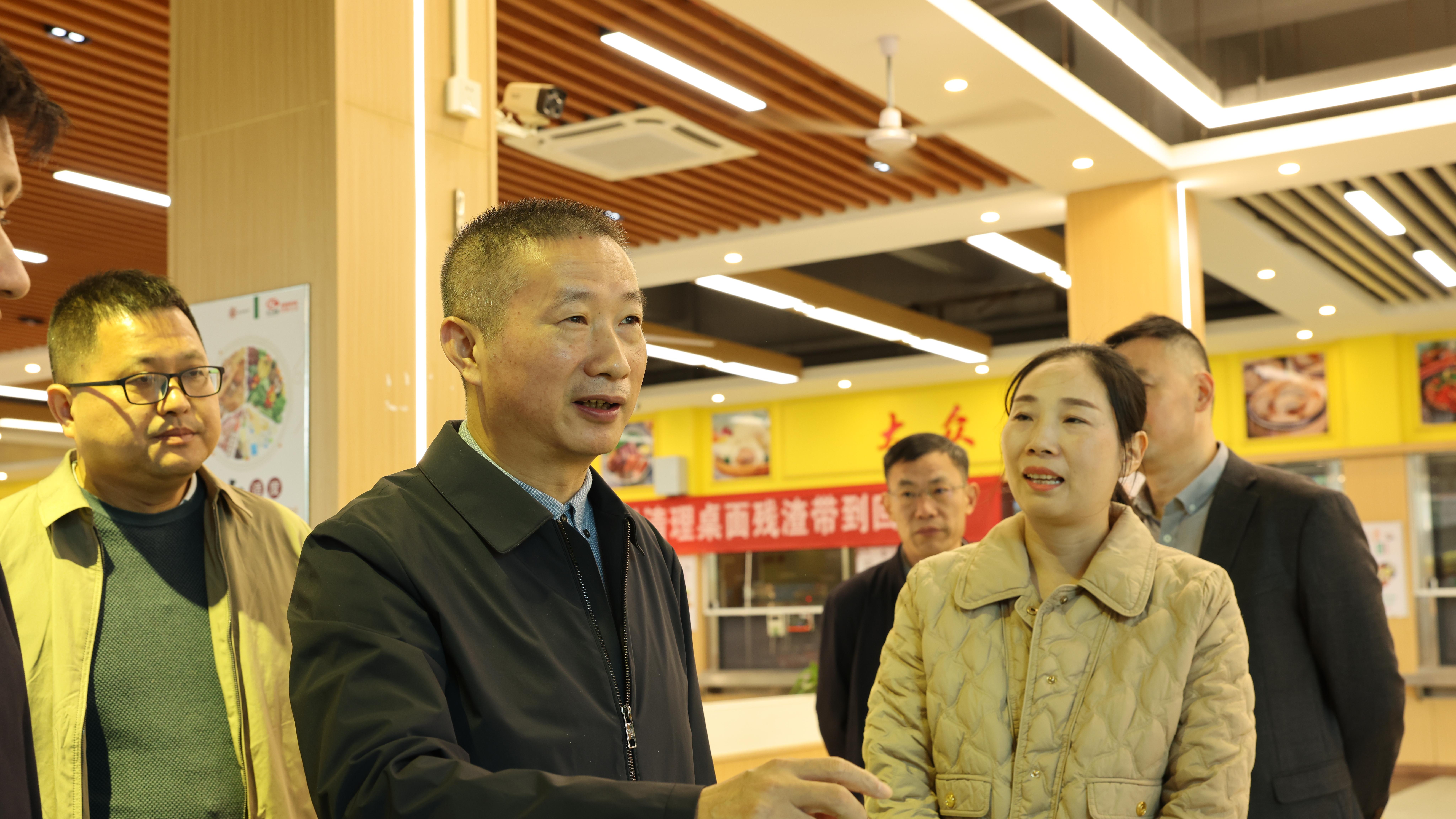 华黄河督导检查县实验高中食品安全工作