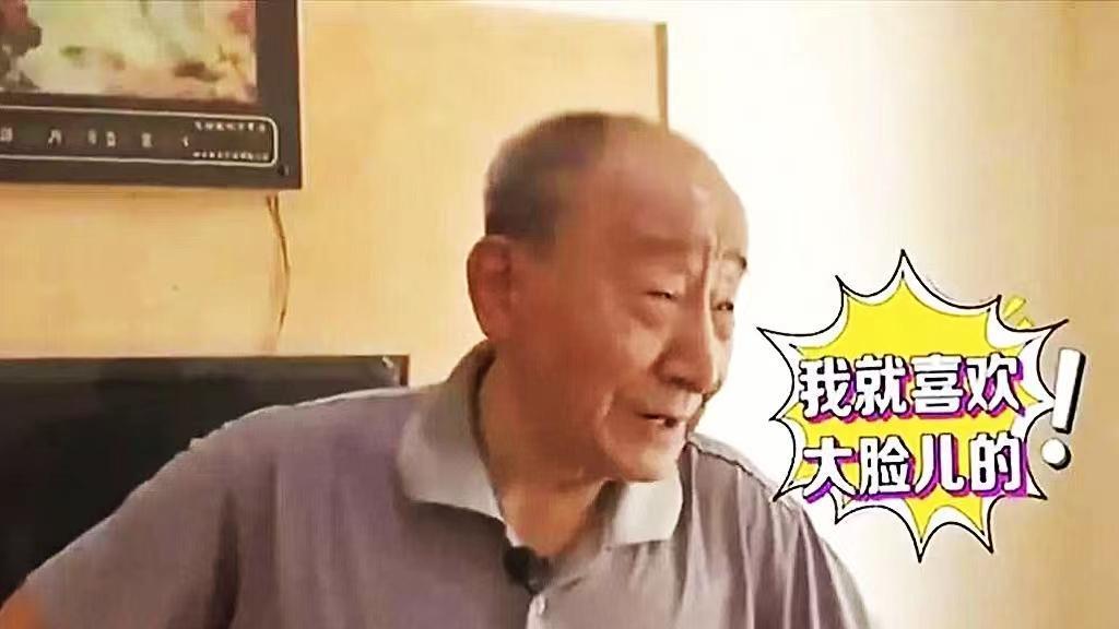 77岁大爷坐拥百万存款，追求49岁漂亮大妈共度晚年，大妈欣然同意同居生活。