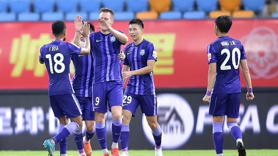 2025中超风云：谁能笑到最后，捧起冠军奖杯?