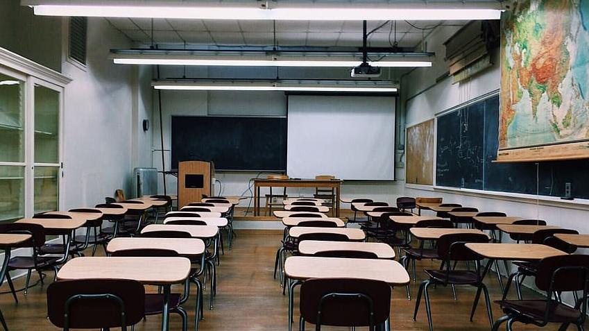 学校教学环境引关注！网友反映济宁实验小学任和校区多媒体老化的问题