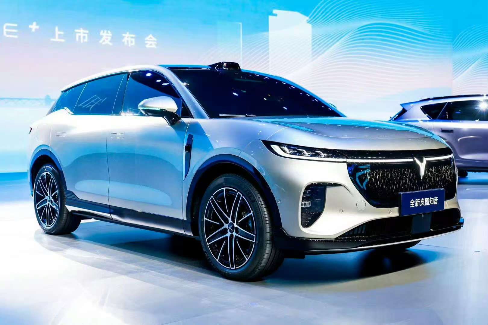 全新岚图知音上市，搭载乾崑智驾ADS 4和鸿蒙座舱5，树立华系家用纯电SUV标杆