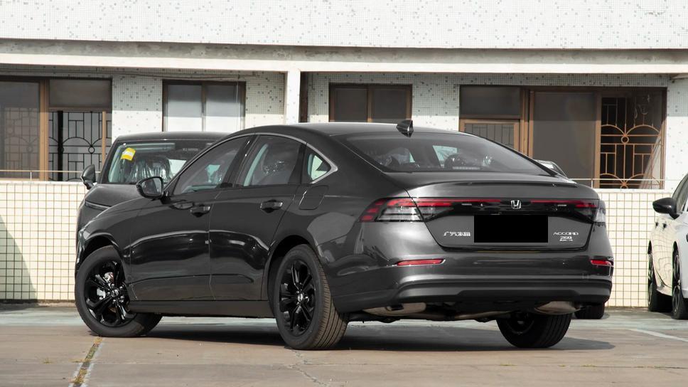 单一车型经历48年发展，11代进化，动态体验2025款本田雅阁