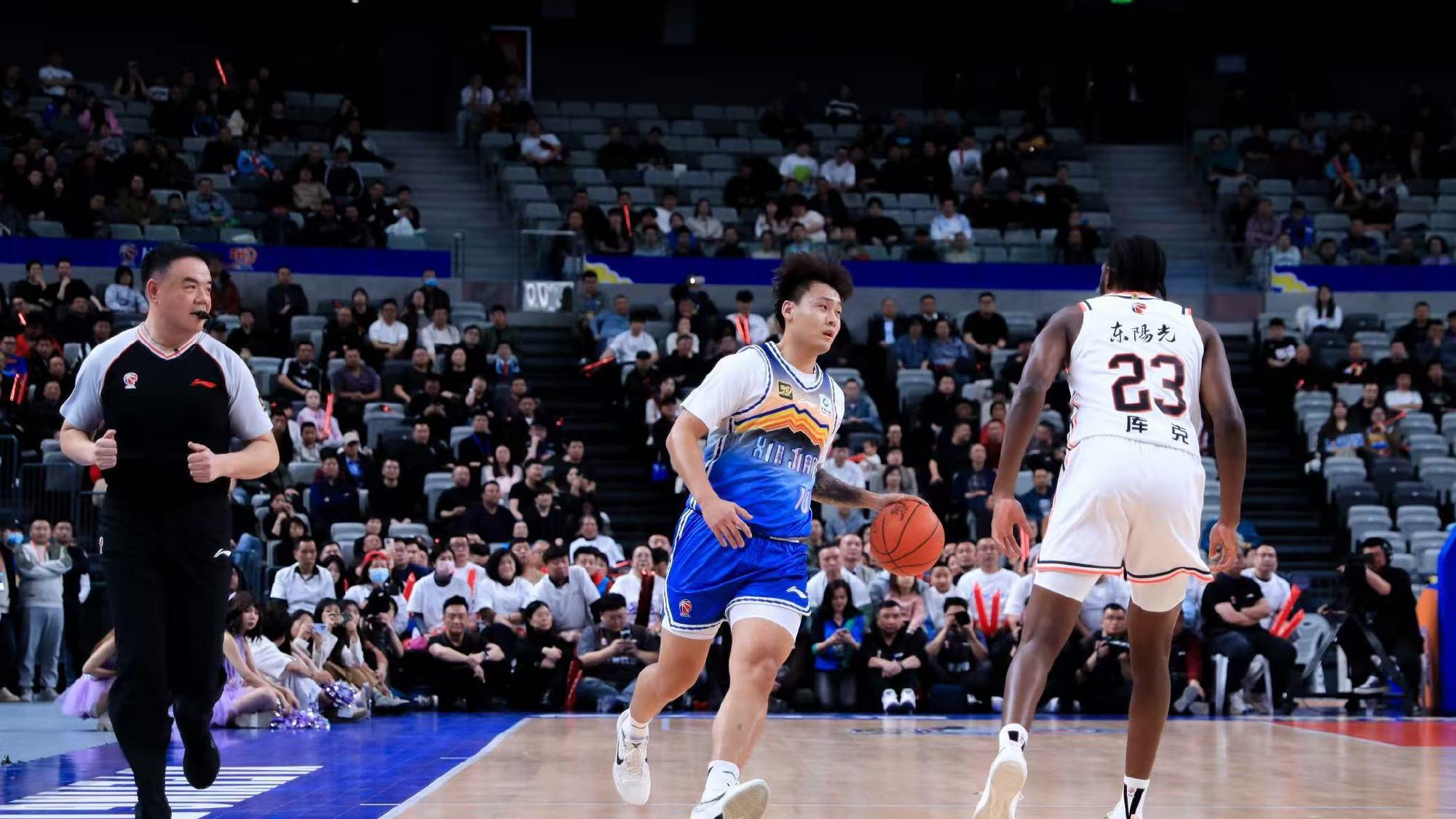 正式官宣！超级外援加盟豪强冲冠！NBA砍34分18板，2米03十分强壮