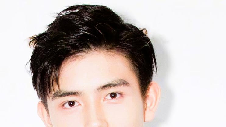 念错名字引争议？陈飞宇晒稿，青涩但够真诚