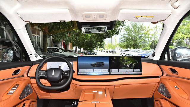 魏牌全新蓝山：30 万级 6 座 SUV 如何成为家庭出行的「安全感担当」？