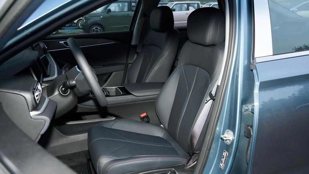 50km/100km车型可选，裸车价6.88万元起，银河星耀6适合哪类人买？