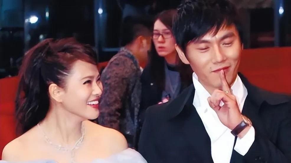 伊能静秦昊疑似婚变



吃瓜吃到自己家门口了？伊能静秦昊，这对曾经的模范夫妻，