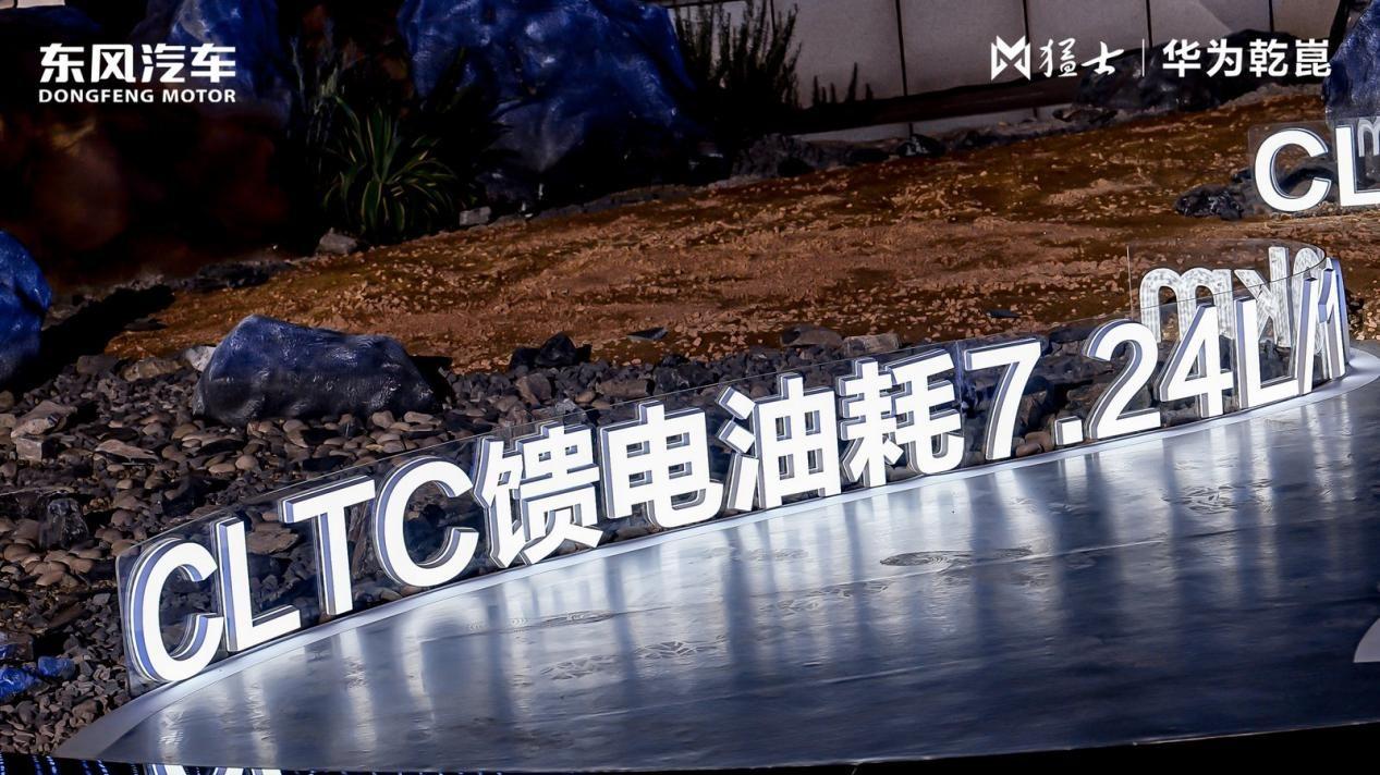 爆单！猛士M817华为全栈技术首秀，32.99万起售价1小时近万单