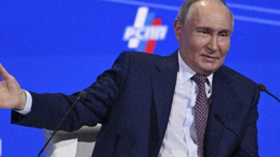 普京迟到一个小时，让电话那头的特朗普，尝到了下马威的滋味