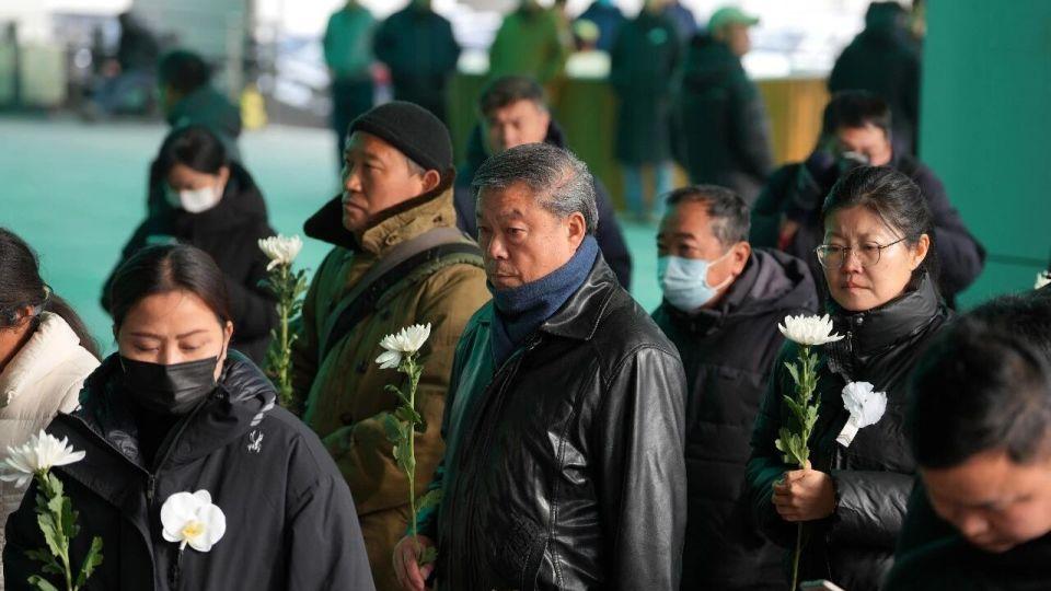 何晴追悼会爱子捧遗像，女人这一生，终究还得有个自己的孩子！