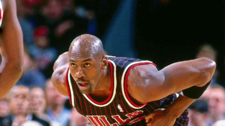乔丹有一种与生俱来的霸气，这是他能成为篮球之神的主要原因
