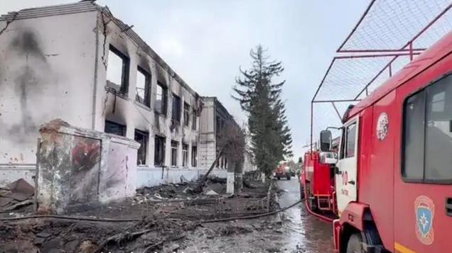 你打你的，我打我的！乌军14个旅再突袭库尔斯克，遭俄军狂轰滥炸