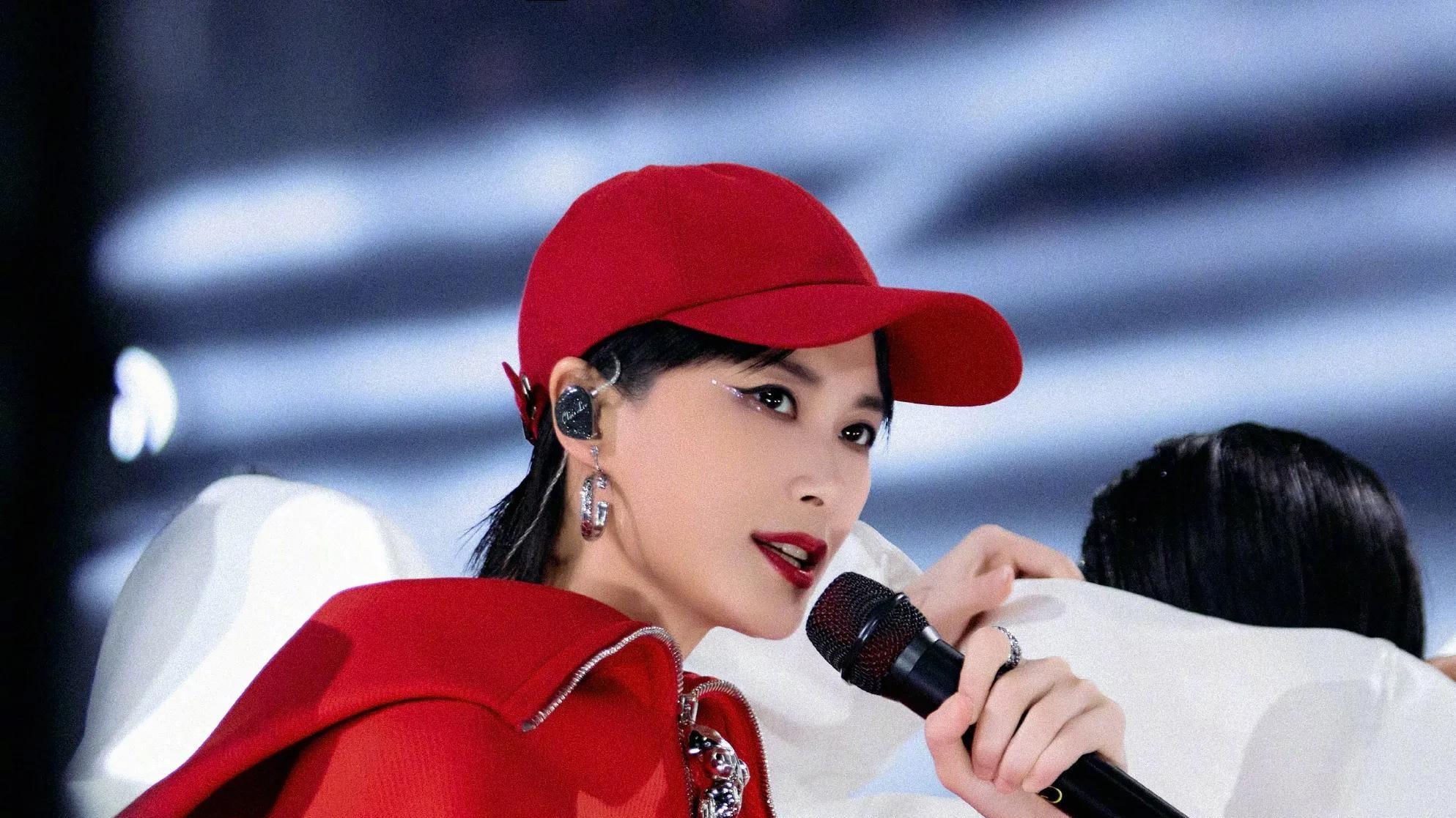 二十载光阴，春风依旧：李宇春与跨年夜的传奇