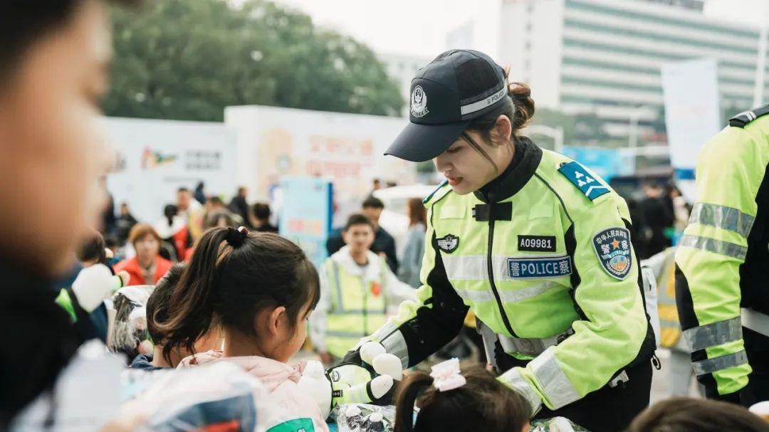 对话辽宁辅警，贴单被撞，司机不予拘留
