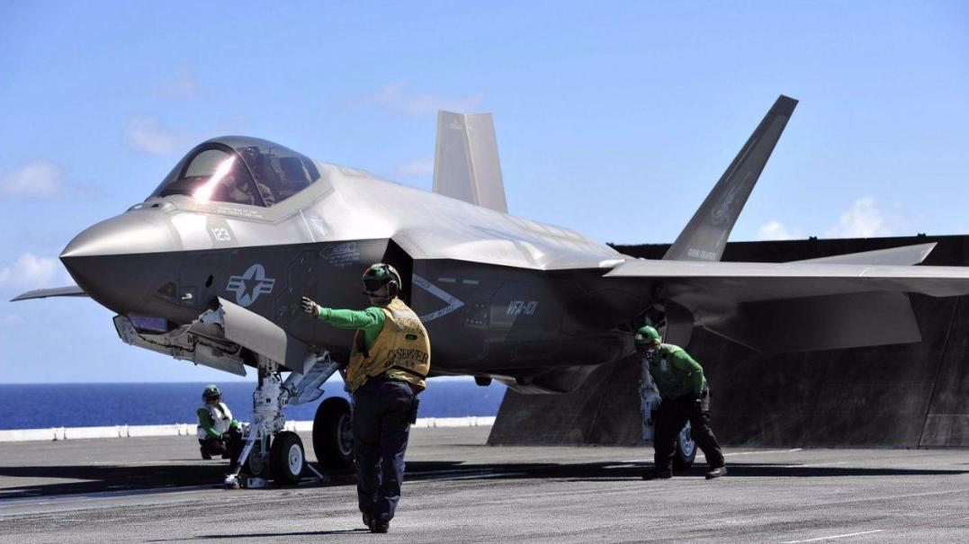 特朗普公布南海坠机真相：都怪“油不好”，中方提议免费帮忙打捞