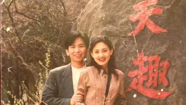 牛莉发文澄清离婚传闻，呼吁公众理性看待