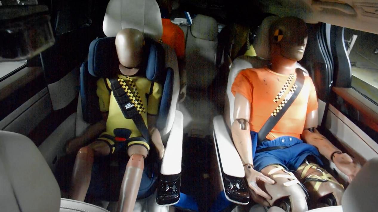 看到比亚迪夏全球最严苛超美标追尾测试成功，这安全性能太让人安心了！