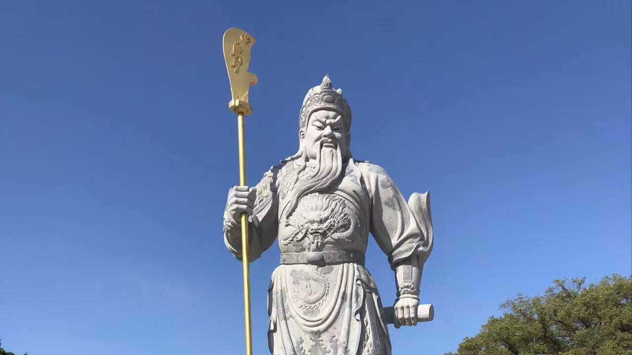 关羽的传奇一生：从武将到神祇的蜕变