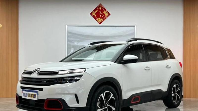 雪铁龙C5 Aircross搭载指纹储物箱，私人保险柜功能，贵重物品存放更安心