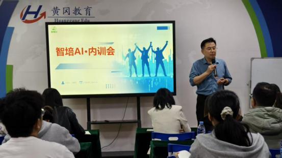 毛培伟校长：线上AI+线下督导，让教育从“统一投喂”转向“精准适配”