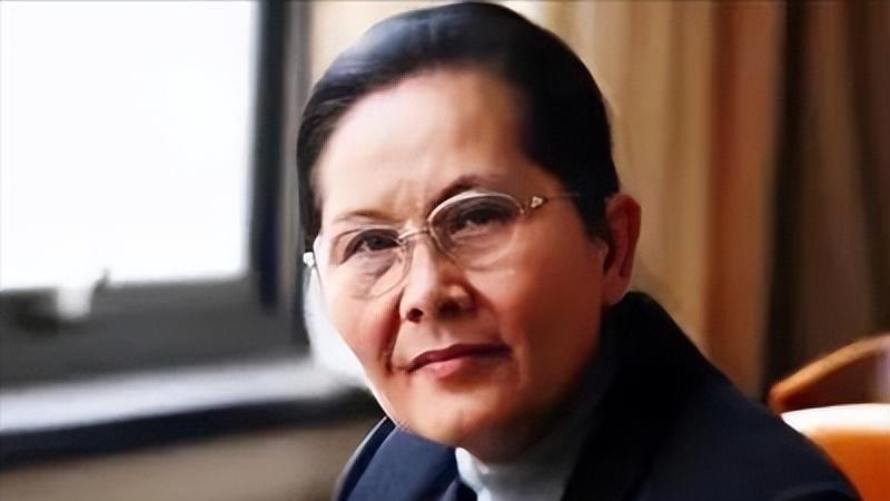 李爱珍四次落选中科院士后当选美国院士



李爱珍，一个让国人骄傲又惋惜的名字。