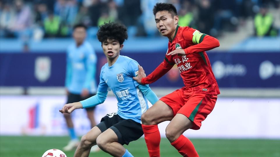 大连英博1-0河南队，保持主场不败，马马杜破门，卡多索中柱