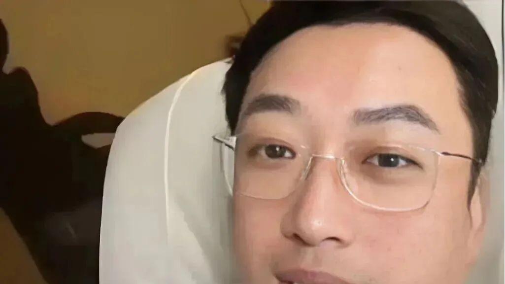 何晟铭变 “梗王”！借“白月光”回应于正