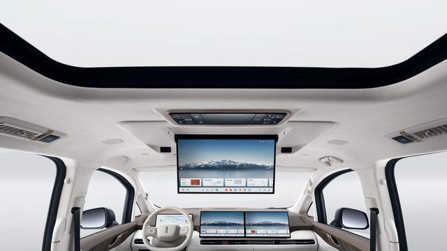 魏牌全新高山首秀，气场更强劲，智舱智驾双升级