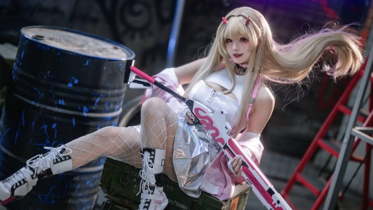 绝美女武神！Nikke 毒蛇高燃 cos 来袭