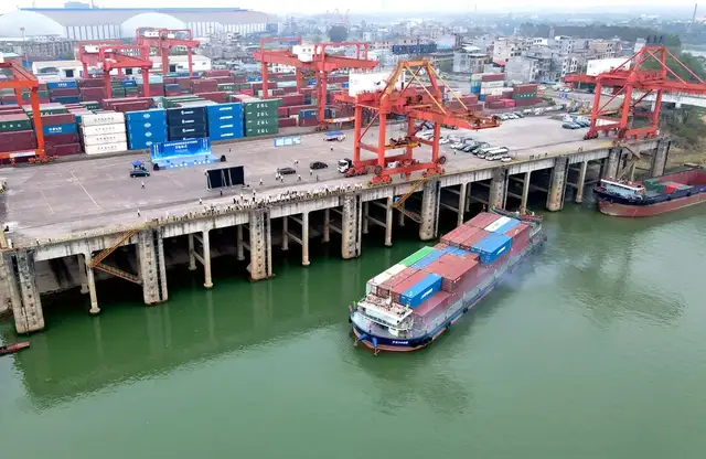 贵港口岸进出口货运量增势强劲，1-10月增长24.6%