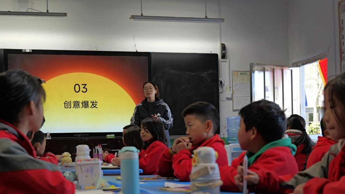 从物资捐助到教育方式变革，上汽大众在湖北乡村小学种下新希望