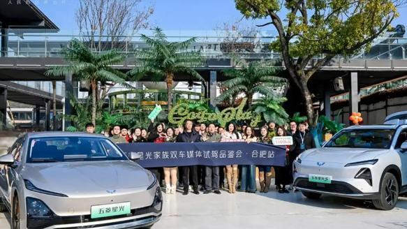五菱星光家族全新上市，超长轴距设计，越级空间体验亲民价