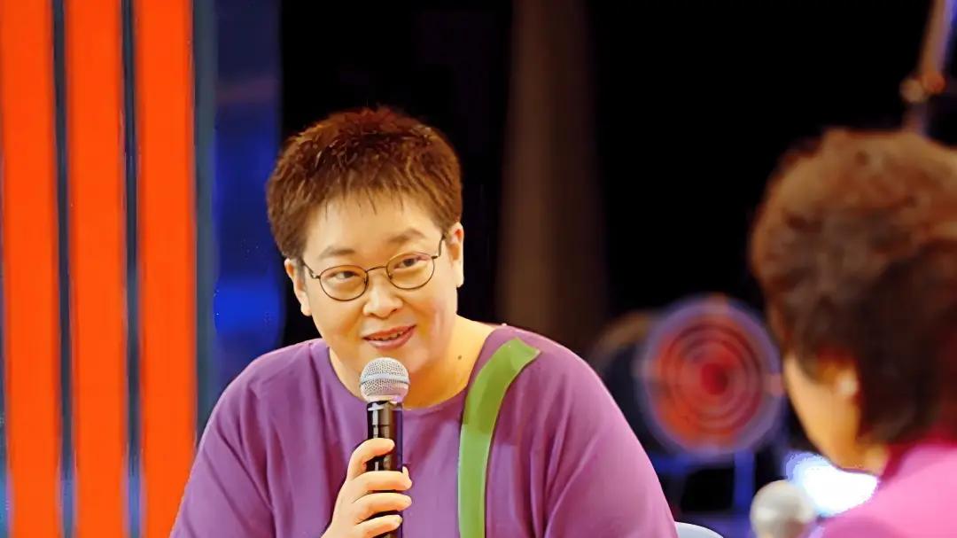 央视才女张越：捧红韩红后追债度日，60 岁单身养狗，她的通透打了多少人的脸